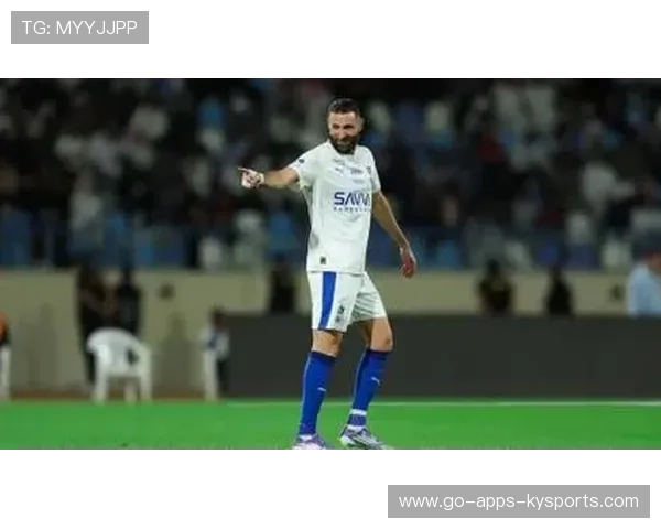 利雅得新月正式签下本泽马,转会费未公布但年薪刷新个人纪录 利雅得新月正式签下本泽马,转会费未公布但年薪刷新个人纪录